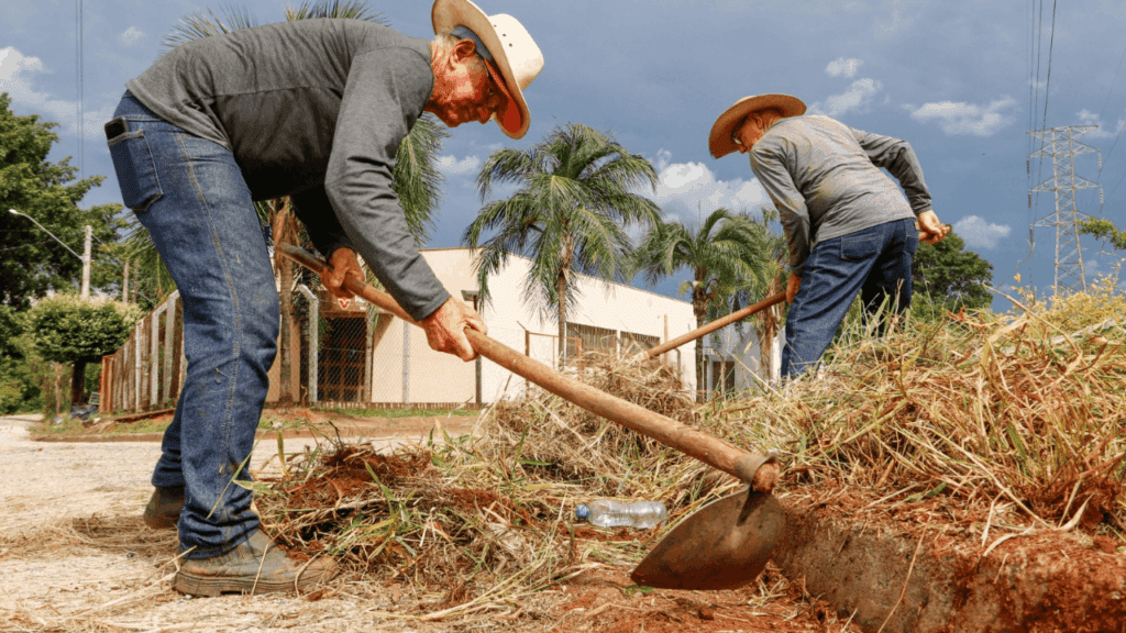 Mutirão de limpeza avança no distrito de Engenheiro Schmitt
