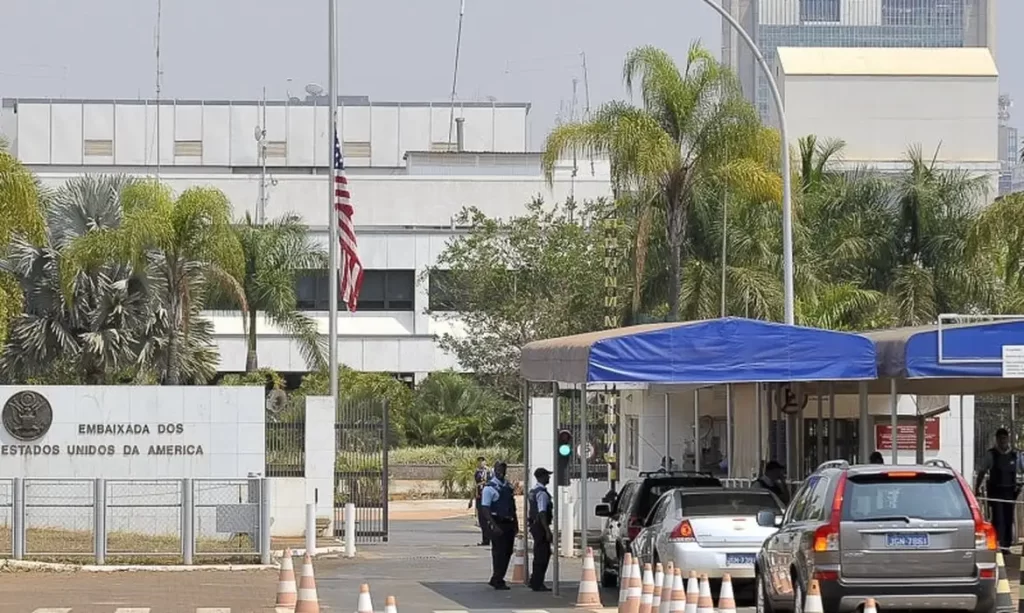 EUA suspendem vistos de imigração para brasileiros e mais 74 países