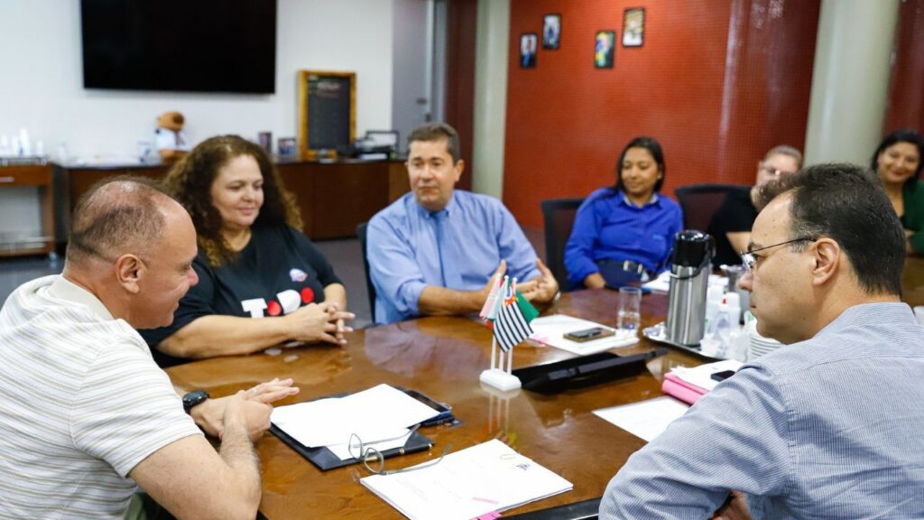 Prefeito anuncia reajuste e reestruturação para servidores