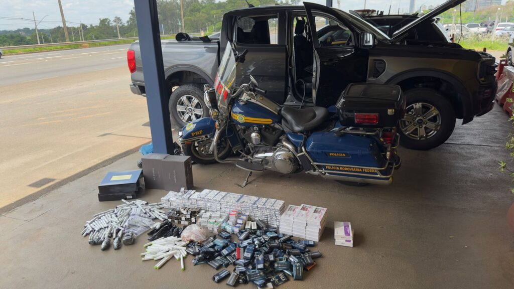 PRF apreende medicamentos irregulares e prende homem na BR-153 em José Bonifácio