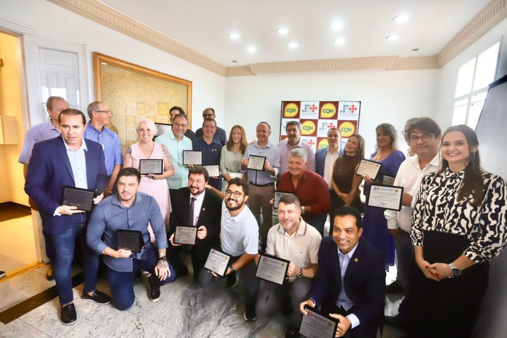 Santa Casa homenageia prefeito, vereadores e deputados que enviam emendas para o hospital