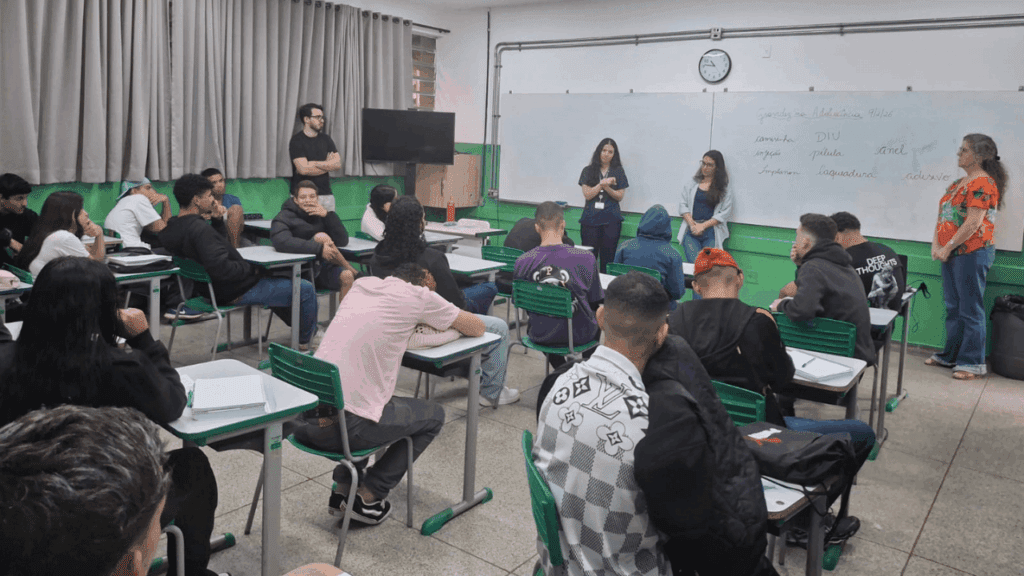 Ação orienta jovens sobre prevenção da gravidez na adolescência