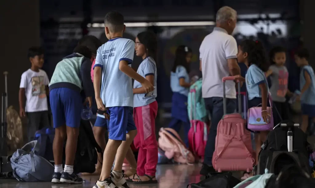 Um em cada quatro alunos de escolas públicas estuda o dia todo no Brasil