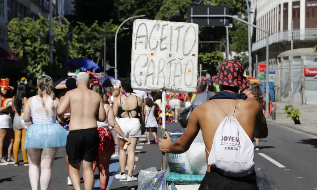 Ambulantes formalizados como MEI crescem 45% em dois anos