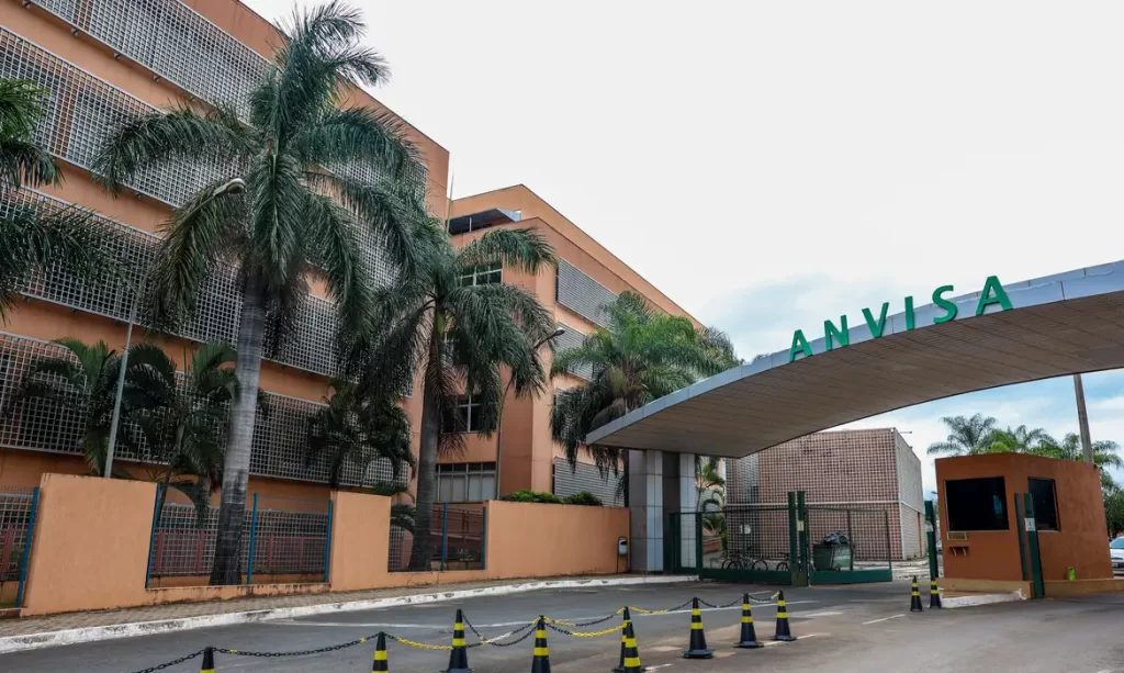 Anvisa proíbe venda de leite condensado e apreende suplementos