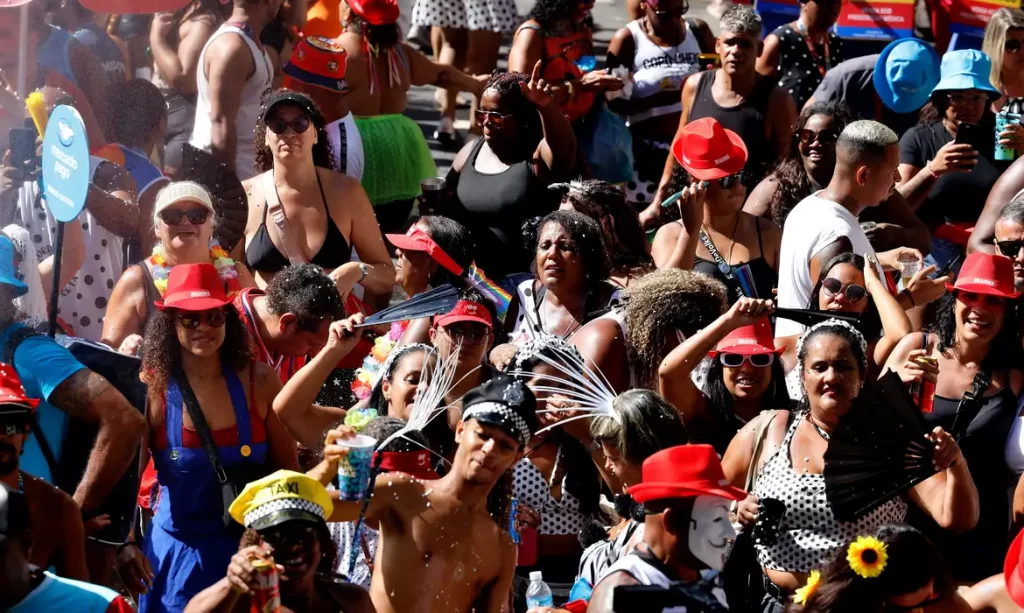 Carnaval 2026: blocos de rua animam o Rio nesta segunda