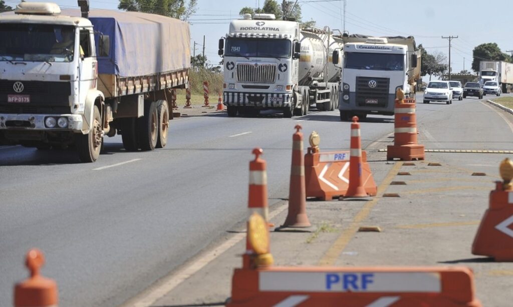 Quase 44% das mortes nas estradas envolvem veículos de carga