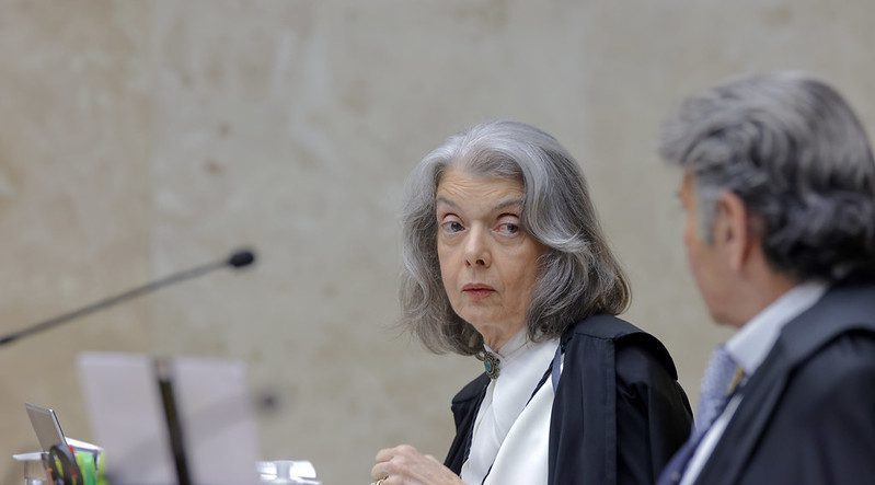 Cármen Lúcia libera samba pró-Lula e reacende debate sobre censura