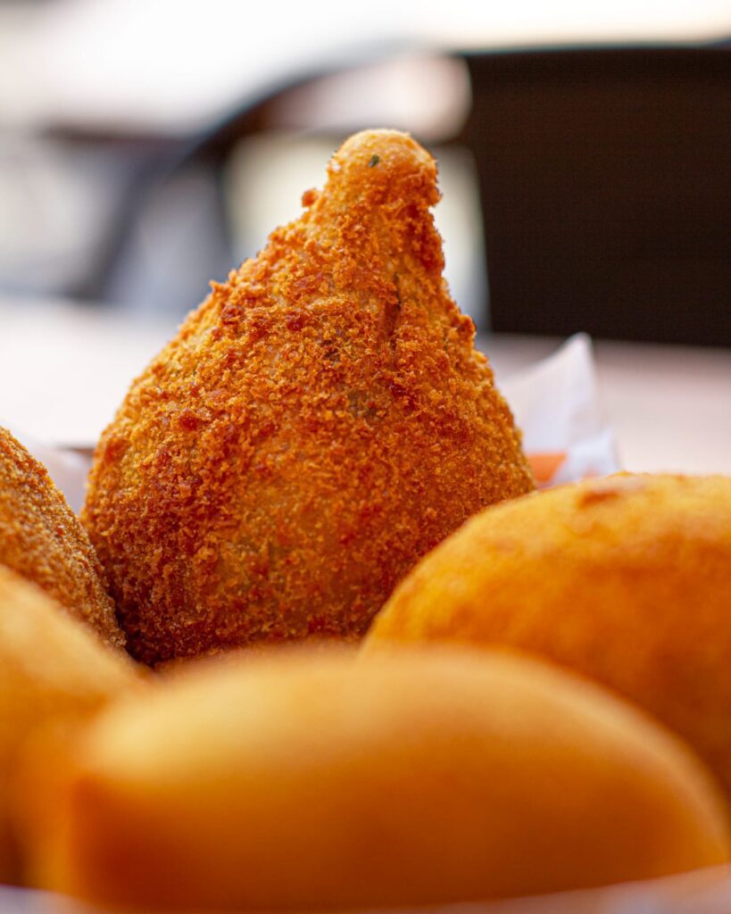Tem IA nessa coxinha? Rede da região une tradição e dados para crescer