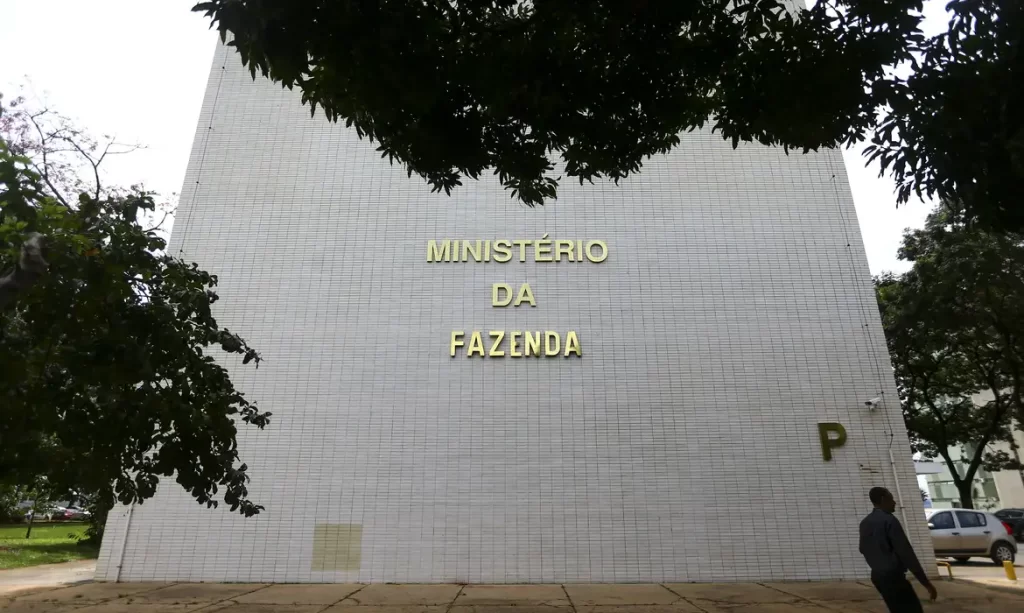 Saída de Haddad do ministério depende de reunião entre presidentes