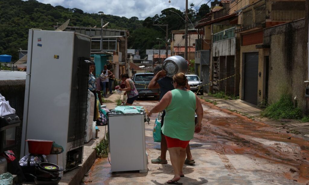 Sobe para 49 número de mortos em Juiz de Fora e Ubá