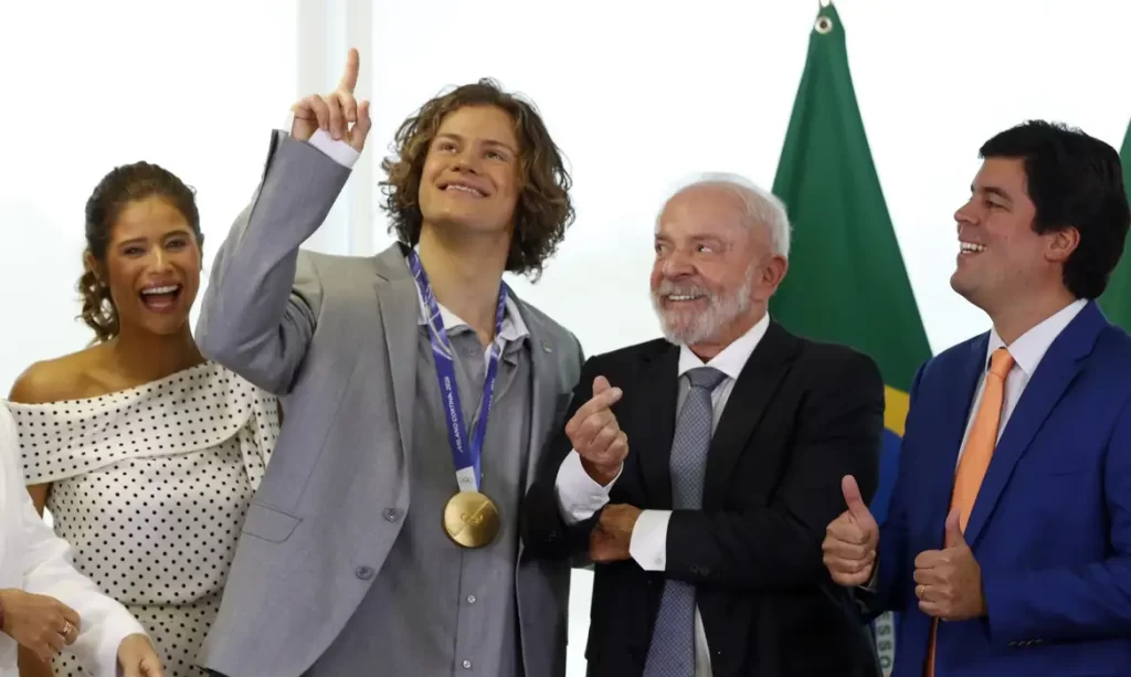 Lula recebe Lucas Pinheiro, campeão olímpico de esqui