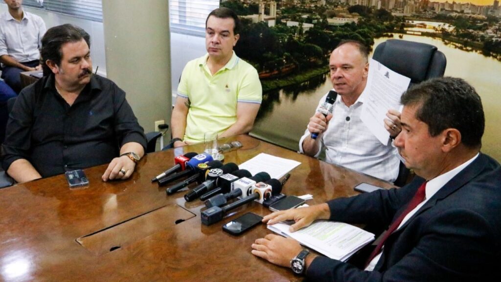 Prefeito congela tabela de valores da Planta Genérica e manda revisar todos os imóveis