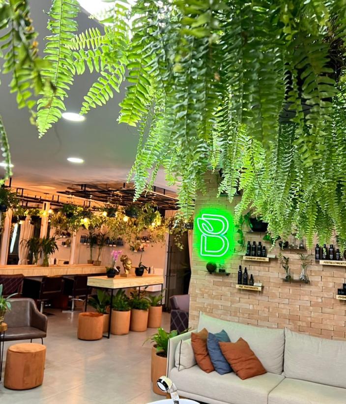Cabeleireiro de Rio Preto participa de conferência com líderes da beleza sustentável