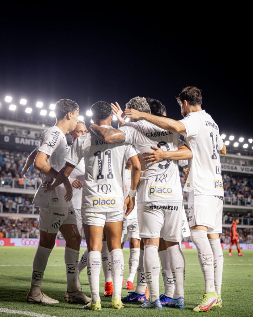 Santos goleia na Vila e confirma vaga nas quartas do Paulista