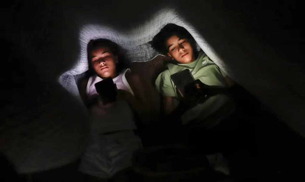 Estudo aponta impacto de vídeos curtos no desenvolvimento infantil