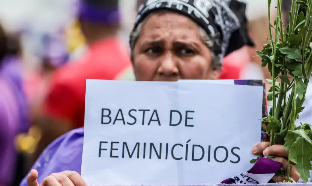 Relatório aponta média de 12 mulheres vítimas de violência por dia no Brasil