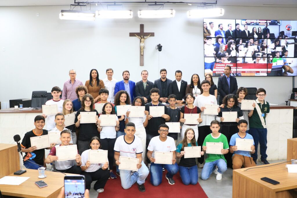 Câmara Jovem toma posse com participação de estudantes de 22 escolas