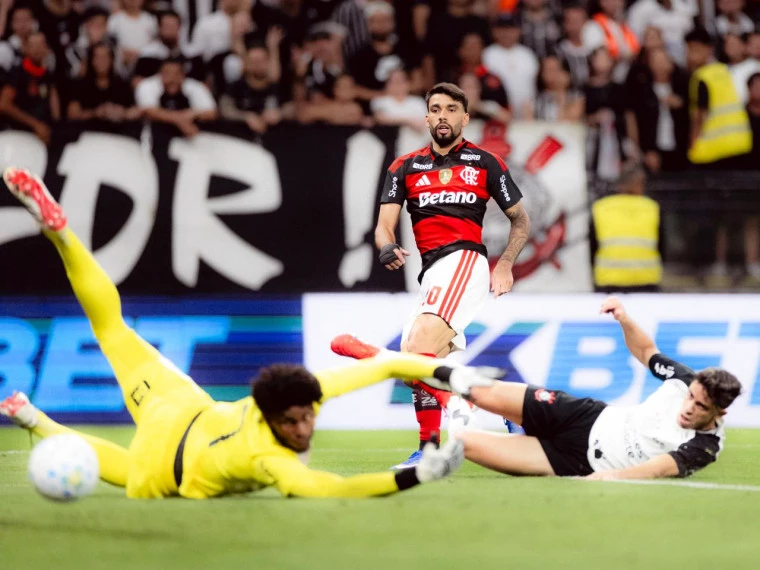 Flamengo empata com o Corinthians fora de casa e jogar o segundo tempo com um a menos