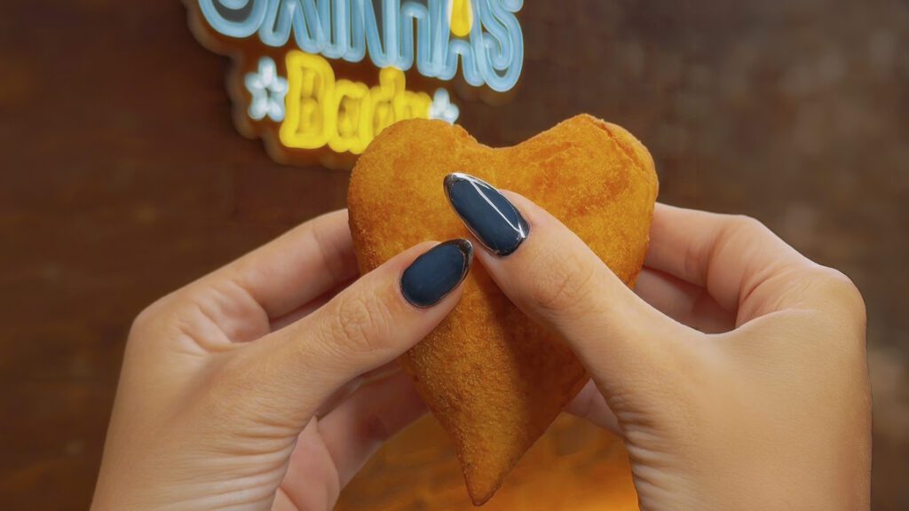 Combo de coxinha vira opção de presente no Dia da Mulher em Rio Preto