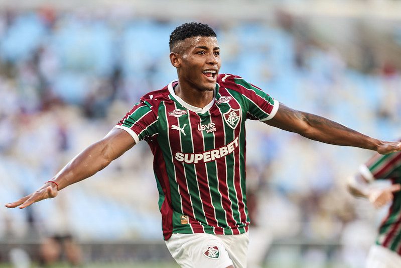 Fluminense vence Athletico-PR em jogo movimentado no Maracanã