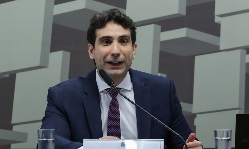 Brasil está mais preparado para oscilações no preço do petróleo, diz Galípolo