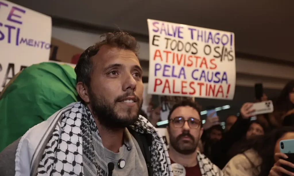 Ativista brasileiro é deportado da Argentina por decisão do governo
