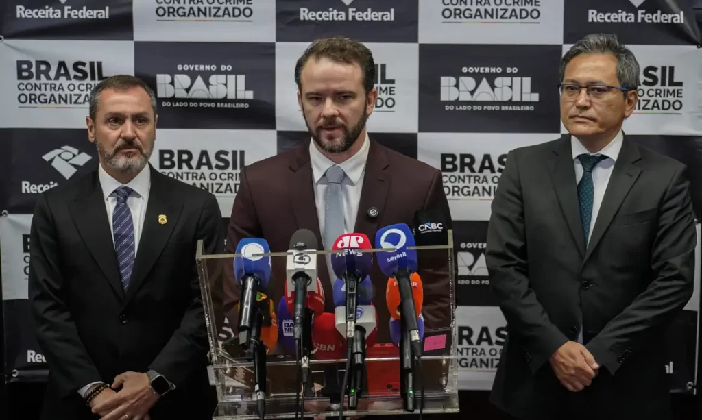 Brasil e Estados Unidos firmam acordo contra tráfico de armas e drogas