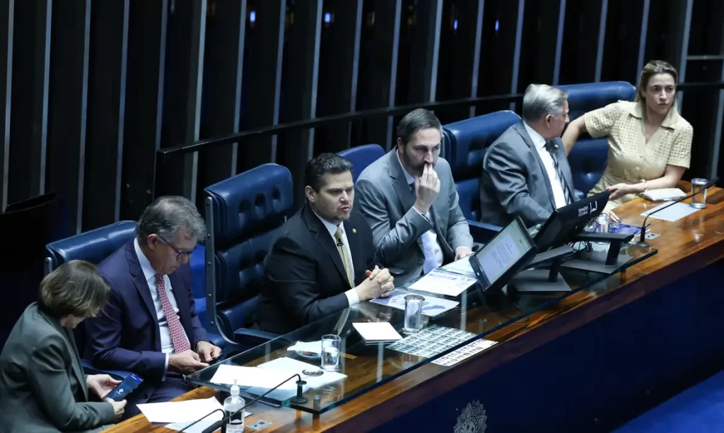 Senado aprova reconhecimento de estágio como experiência profissional