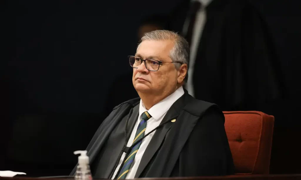 Ministro Flávio Dino afirma que decisão estrangeira só vale após homologação no Brasil