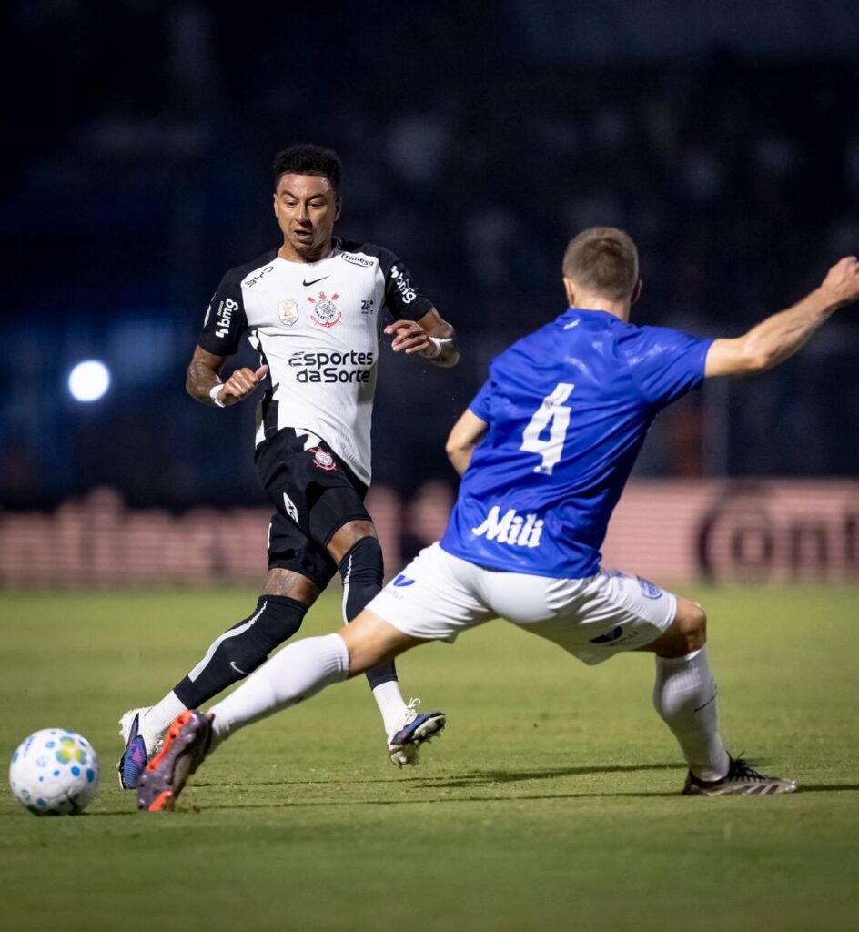 Corinthians vence o Barra-SC fora de casa e abre vantagem na Copa do Brasil