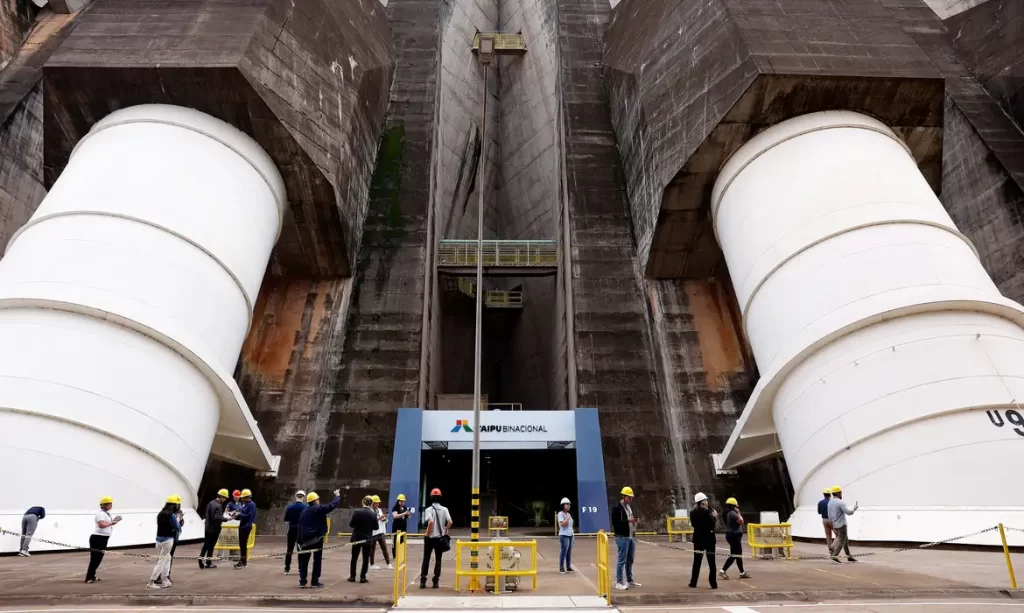 Diretor brasileiro de Itaipu afirma que tarifa de energia será reduzida em 2027