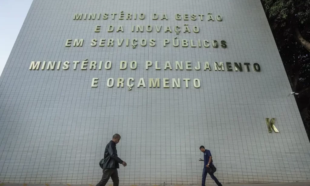 Governo define limite para gastos com pessoal e benefícios fiscais a partir de 2027