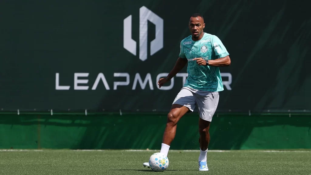 Palmeiras recebe Athletico-PR e tenta manter aproveitamento perfeito em casa