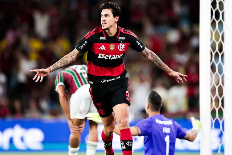 Flamengo vence Fluminense com dois gols de Pedro no Maracanã