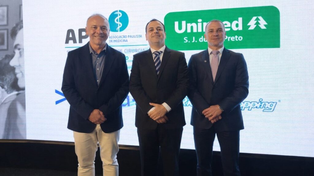 Prefeito participa de comemoração dos 100 anos da Sociedade de Medicina