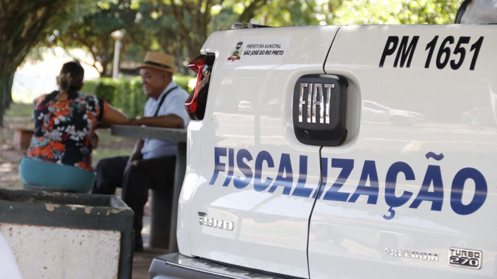Procon Móvel atende consumidores em feiras livres de Rio Preto em abril