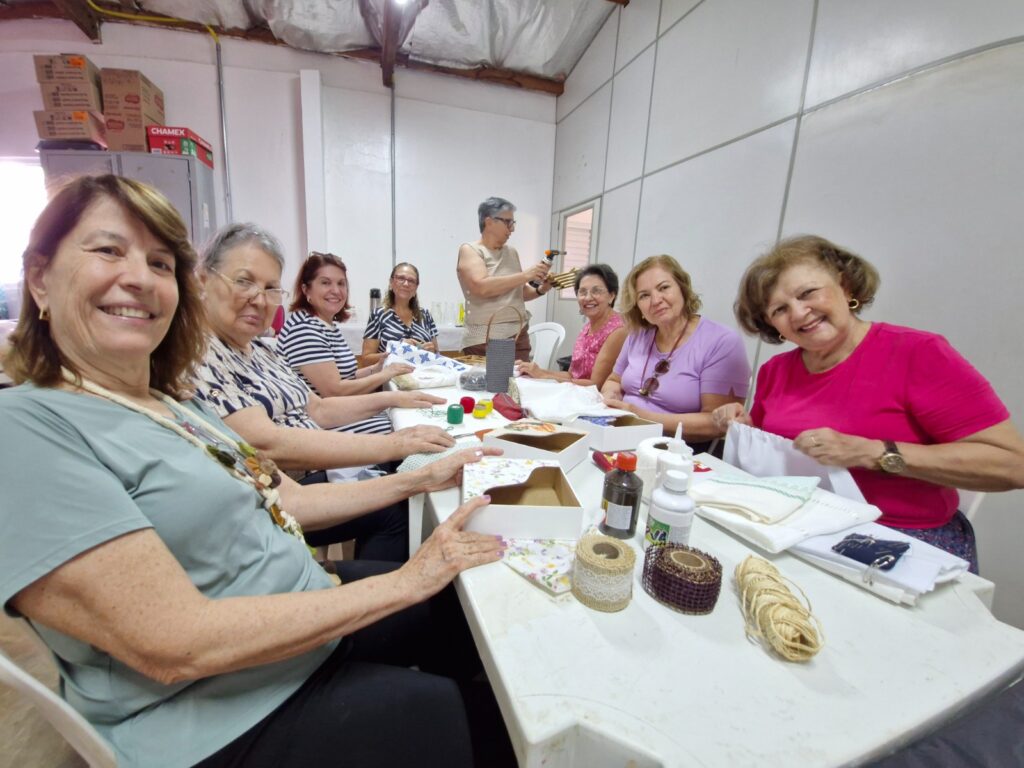 Instituto Alarme cria oficina de artesanato para mulheres com mais de 60 anos