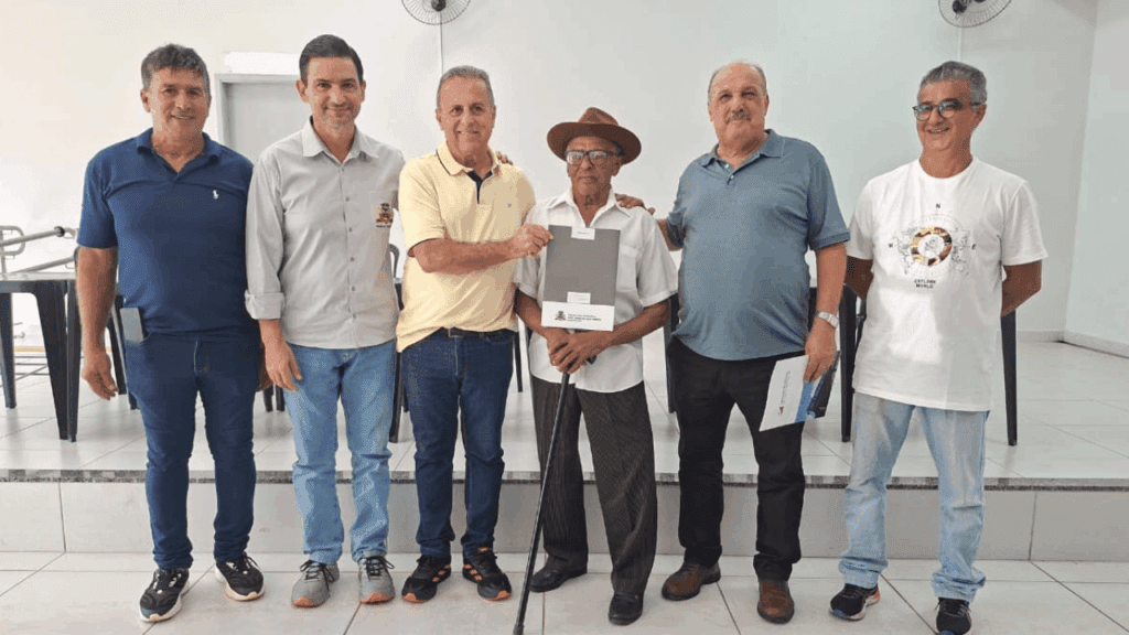 Prefeitura entrega matrículas e avança na regularização em Engenheiro Schmitt