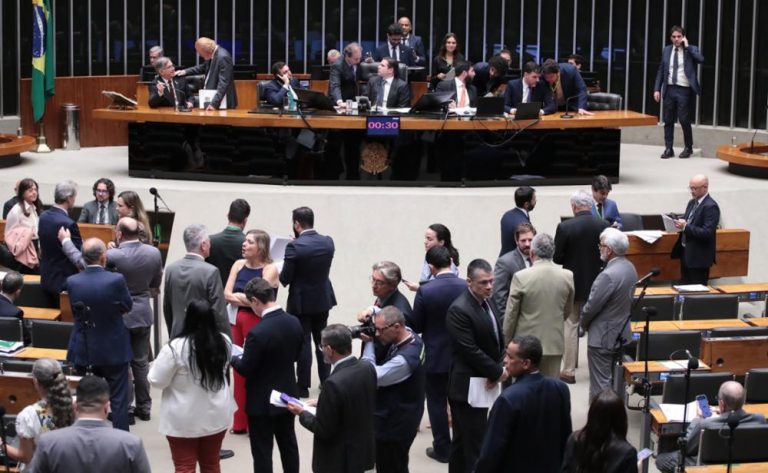 Câmara aprova prisão para aumento abusivo no preço dos combustíveis