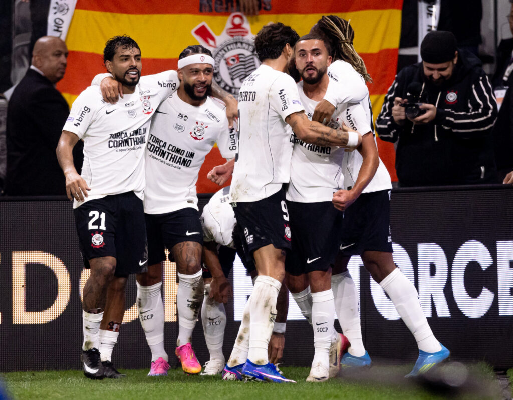 Corinthians vence o Atlético-MG e ganha fôlego no Brasileirão