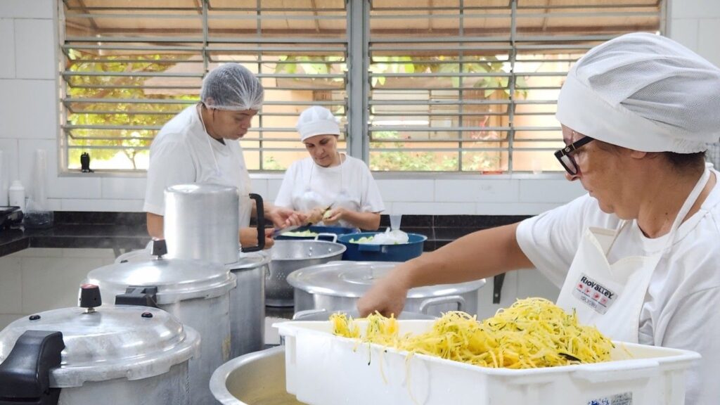 Processo seletivo oferece 30 vagas para cozinheira escolar em Rio Preto