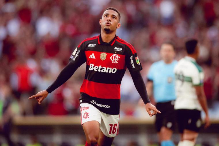 Samuel Lino brilha, Flamengo vence o Coritiba e segue forte na briga pelo topo