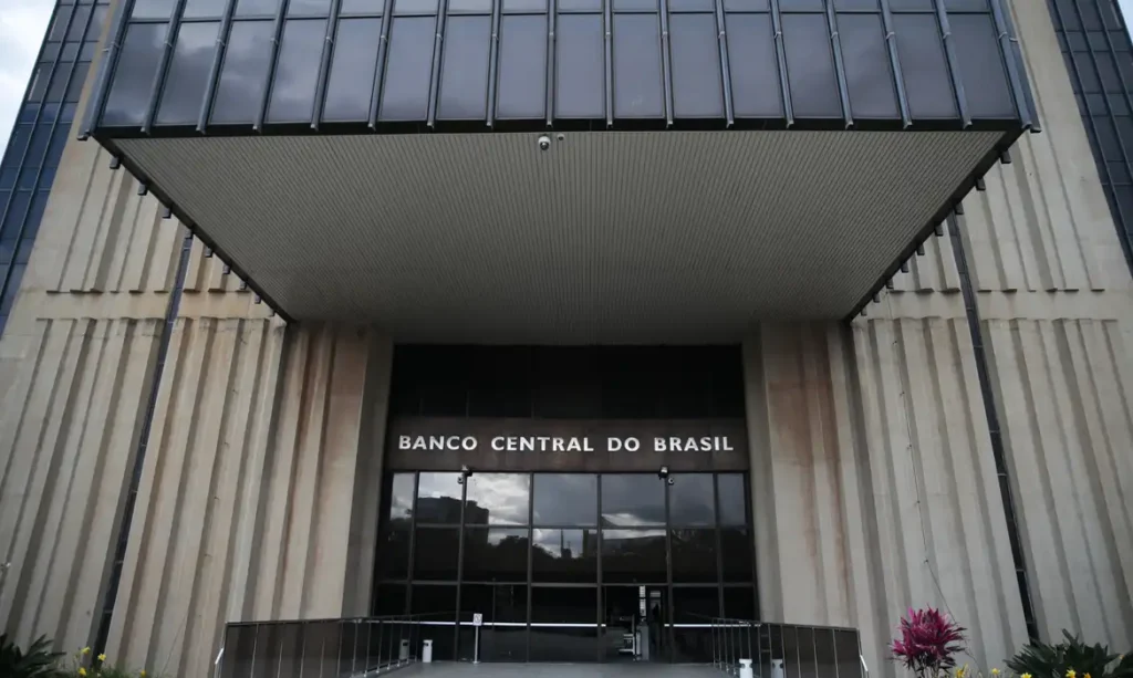 Mercado financeiro aumenta previsão da inflação para 2026
