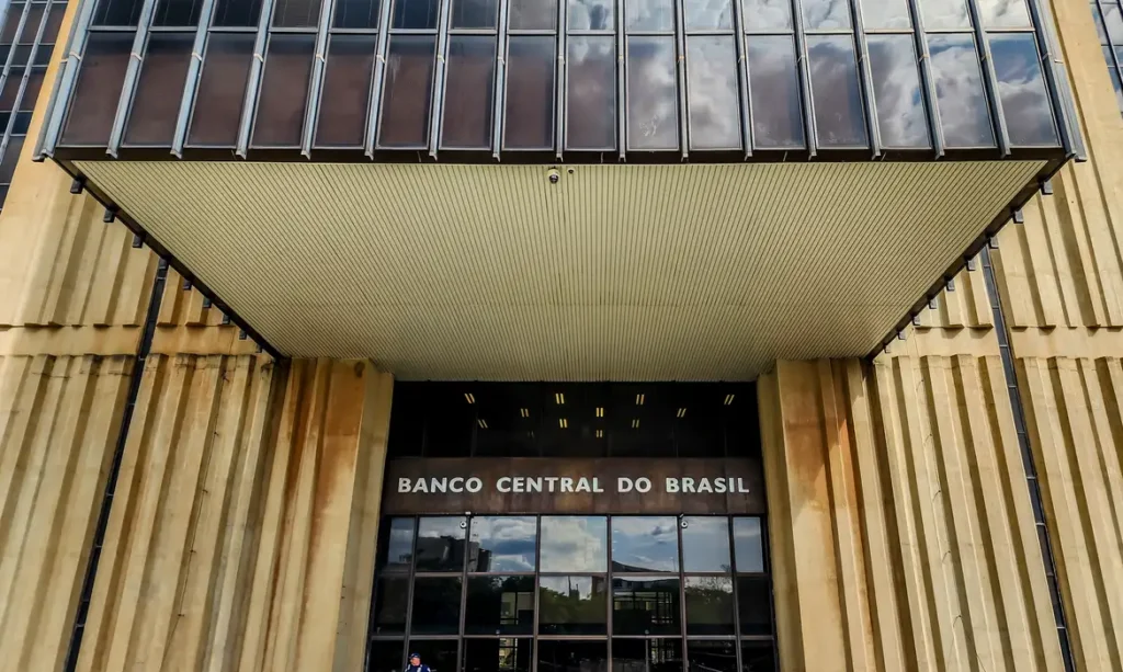 Mercado financeiro eleva previsão da inflação para 5,04% em 2026