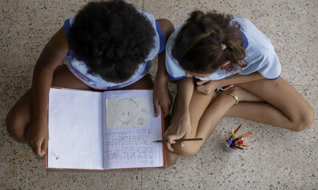 Estudo mostra que metade dos alunos não percebe debate antirracista nas escolas