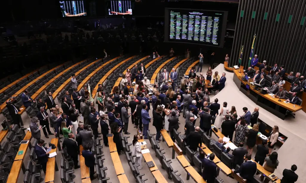 Congresso derruba veto de Lula ao PL da Dosimetria