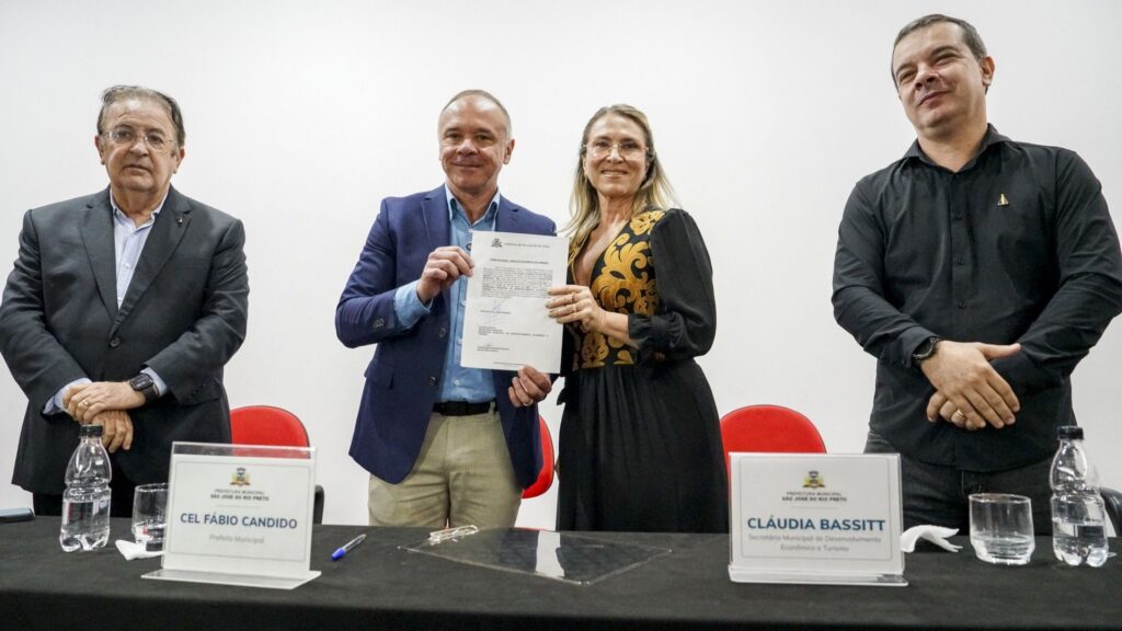Cláudia Bassitt toma posse como secretária de Desenvolvimento Econômico e Turismo