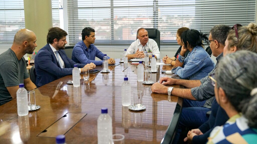 Rio Preto reajusta salários e benefícios dos servidores da Emurb