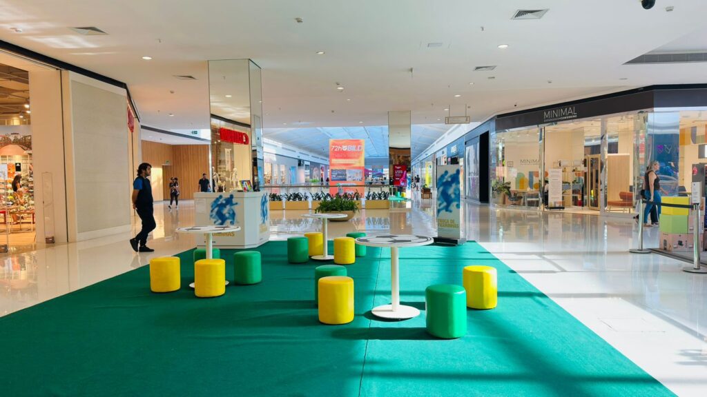 Iguatemi cria espaço para troca de figurinhas durante competição mundial de futebol